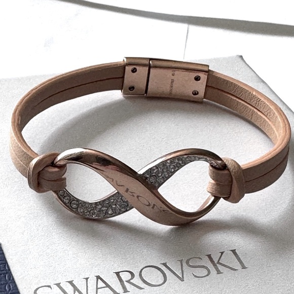 ✨Stunning Vintage Swarovski Infinity Rose Bracelet featuring Clear Pave Crystals - Picture 8 of 16